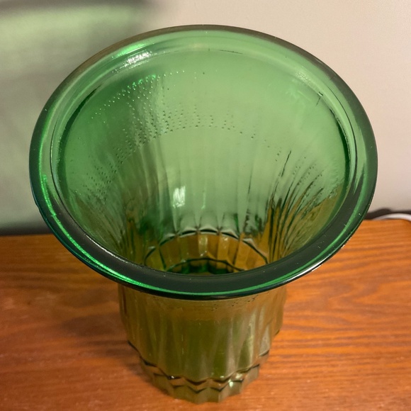 Vintage E.O. Brody Company Ribbed Green Glass Flower Vase 9.5” - Picture 7 of 16